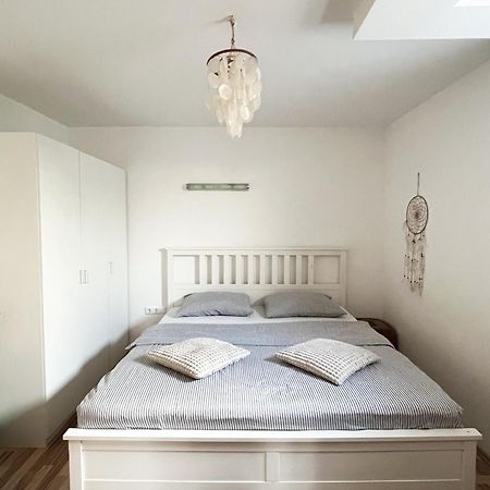 בלד Lovely Basement Rental מראה חיצוני תמונה