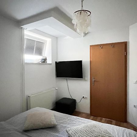 בלד Lovely Basement Rental מראה חיצוני תמונה