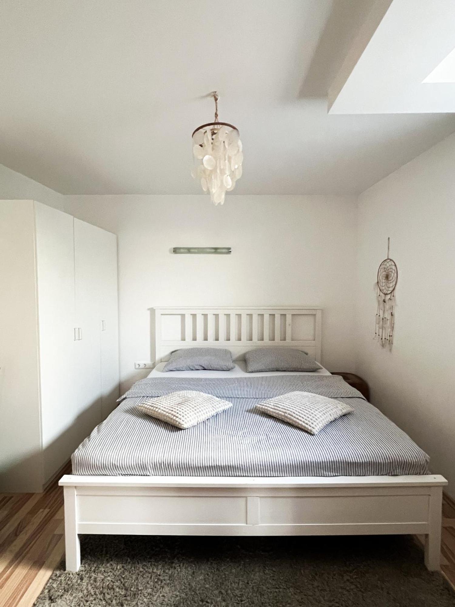 בלד Lovely Basement Rental מראה חיצוני תמונה