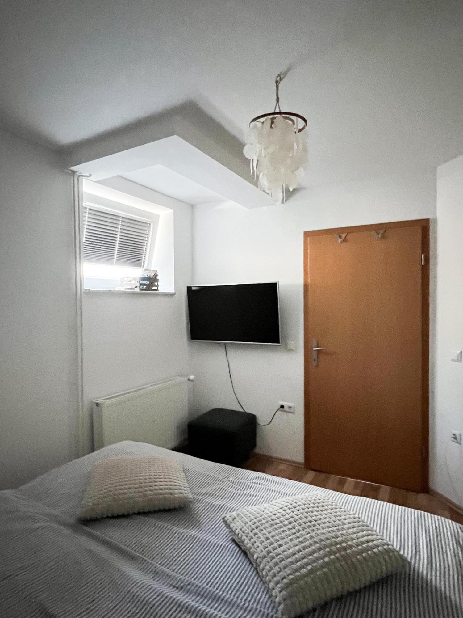 בלד Lovely Basement Rental מראה חיצוני תמונה